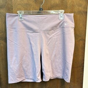 Nike Dri-Fit One Women’s Highwaisted 7” biker shorts